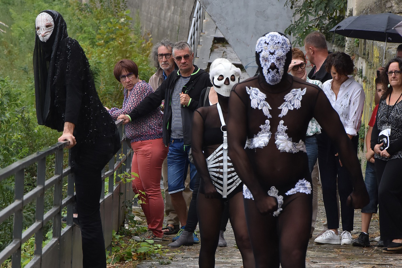 Vifs&nbsp;! Une danse macabre en son jardin