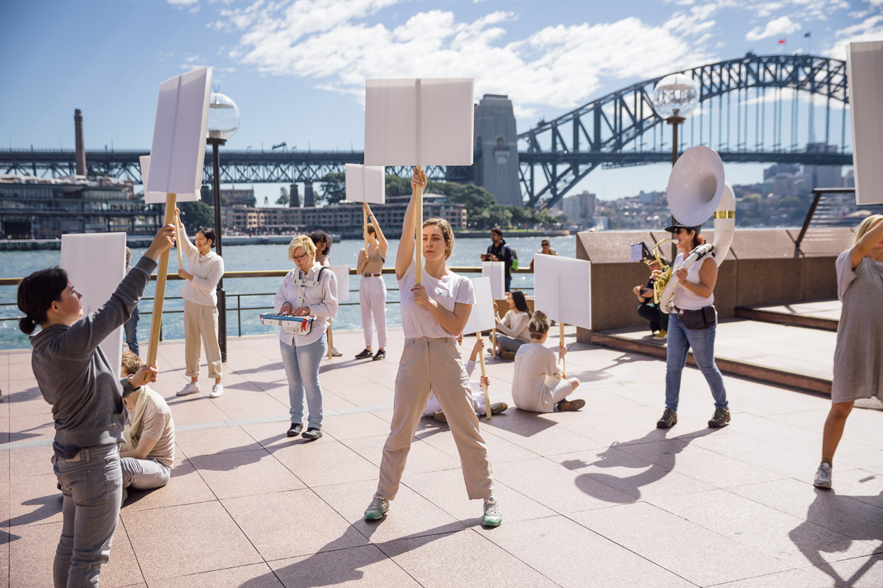 Blank placard dance, replay